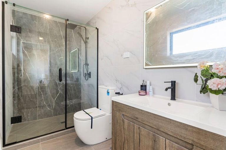 Photo of property in 52a Border Road, Henderson, Auckland, 0612