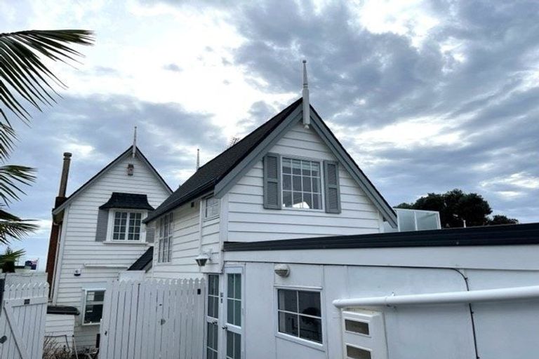 Photo of property in 59 Milford Road, Milford, Auckland, 0620