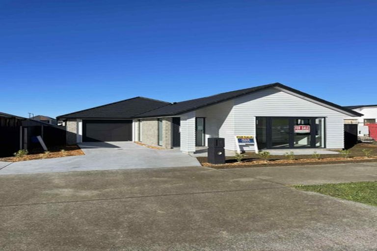 Photo of property in 3 Arohanui Road, Karaka, 2124