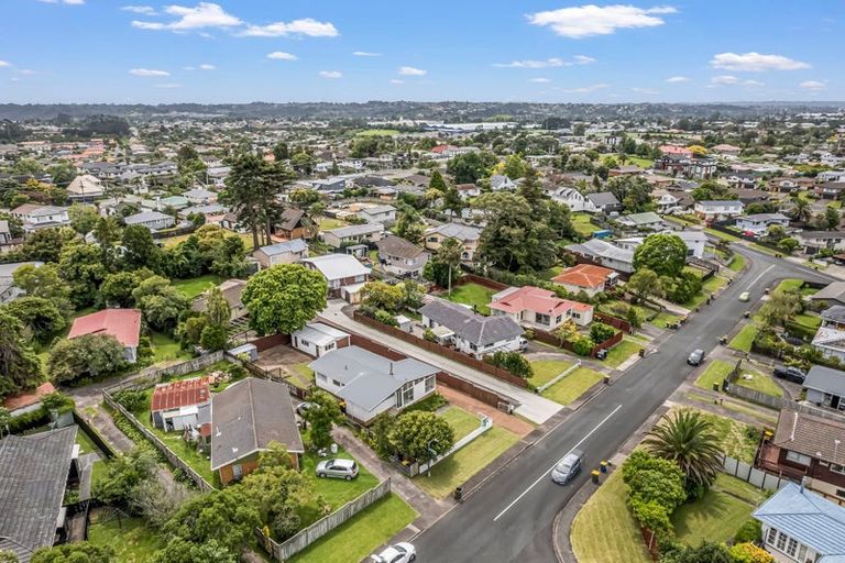 Photo of property in 28 Eyre Street, Henderson, Auckland, 0612
