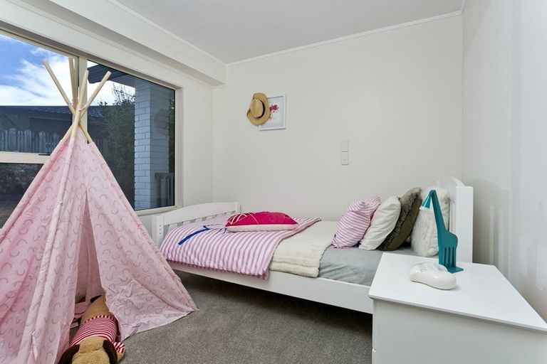 Photo of property in 10 Owl Court, Unsworth Heights, Auckland, 0632