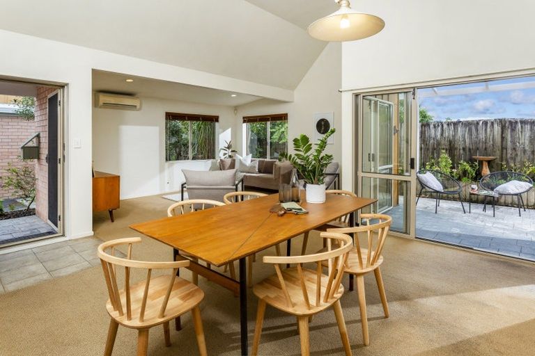 Photo of property in 2/34 Waipuia Place, Greenhithe, Auckland, 0632