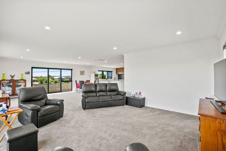 Photo of property in 3f Honeyfield Drive, Whalers Gate, New Plymouth, 4310