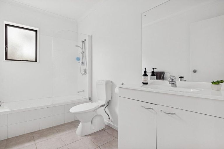 Photo of property in 70b Kayes Road, Pukekohe, 2120