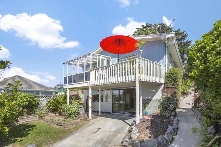 Photo of property in 44 View Road, Titahi Bay, Porirua, 5022