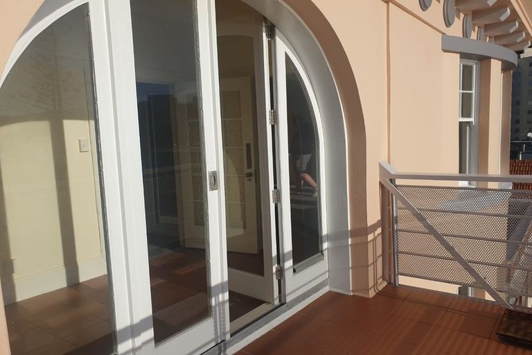 Photo of property in Inverleith Apartments, 5/306 Oriental Parade, Oriental Bay, Wellington, 6011