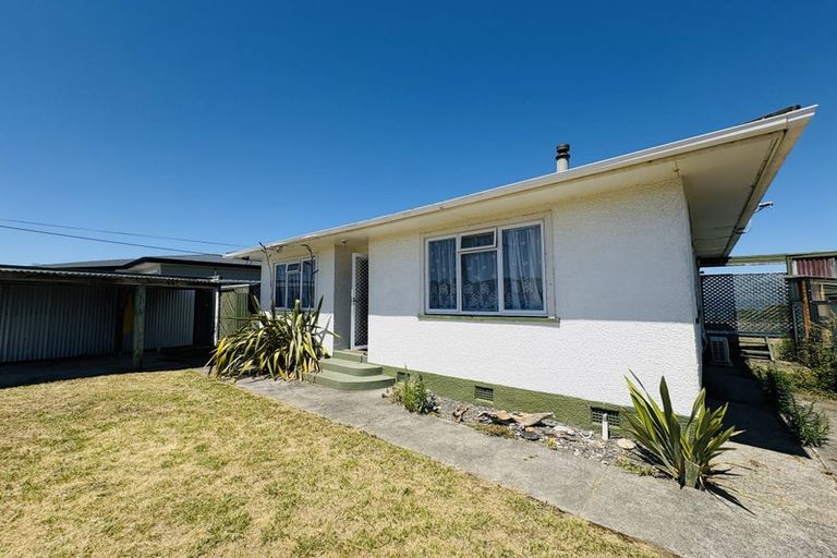 Photo of property in 1 Kapiti Terrace, Castlecliff, Whanganui, 4501