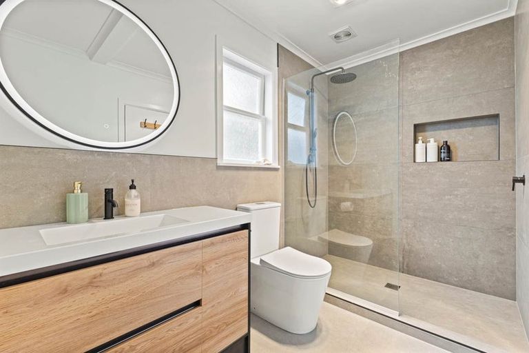 Photo of property in 111a Clevedon Road, Papakura, 2110