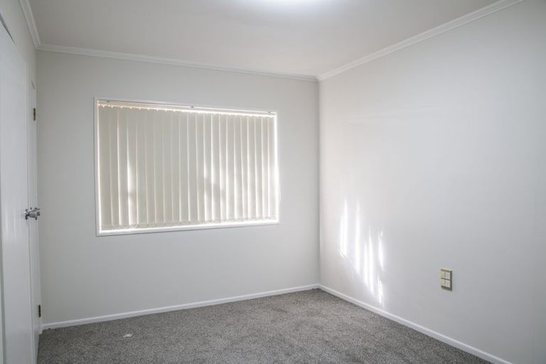 Photo of property in 93 Chelsea View Drive, Chatswood, Auckland, 0626