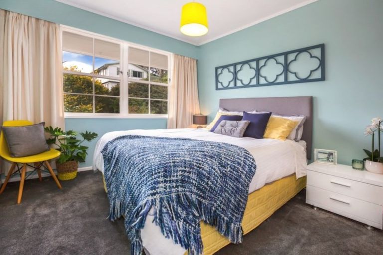 Photo of property in 5 Sunrise Boulevard, Tawa, Wellington, 5028