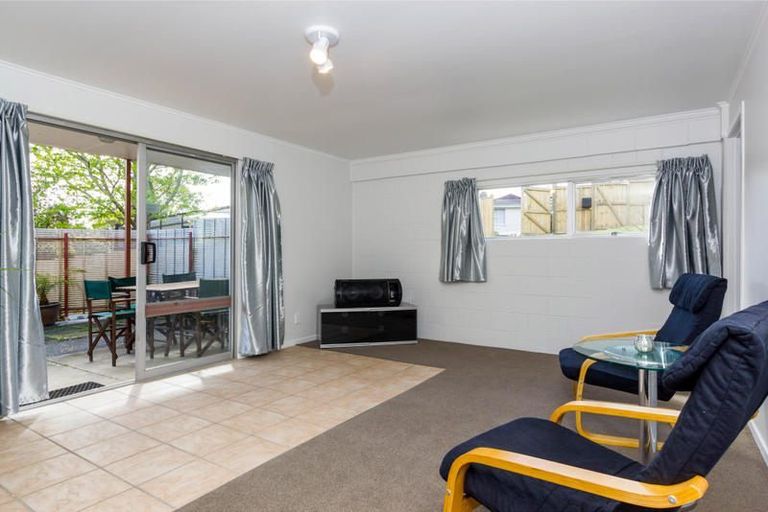 Photo of property in 36 Cron Avenue, Te Atatu South, Auckland, 0610