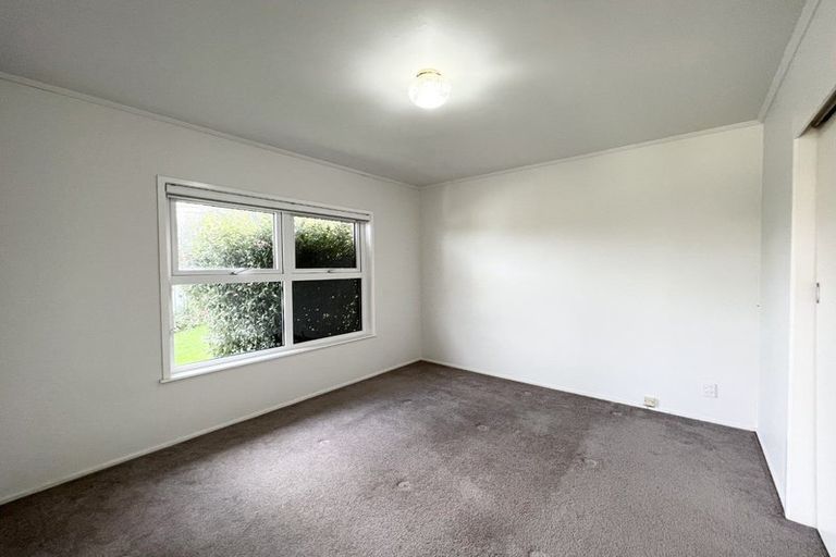 Photo of property in 1/5 Finn Place, Totara Vale, Auckland, 0629