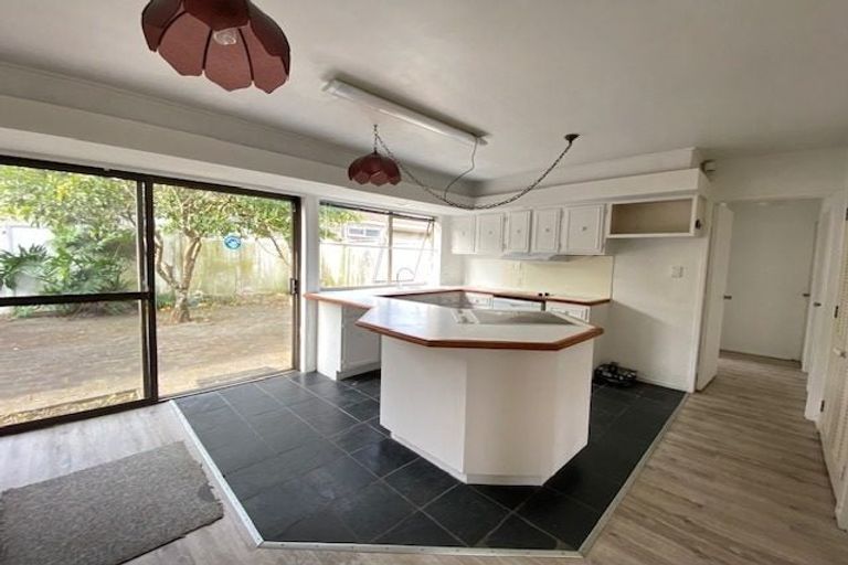 Photo of property in 1 Skilling Place, Farm Cove, Auckland, 2012