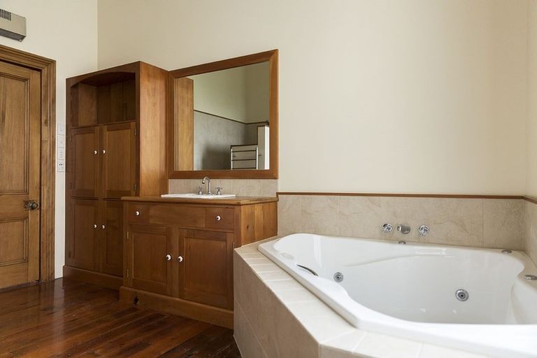 Photo of property in 32 Bellevue Road, Mount Eden, Auckland, 1024