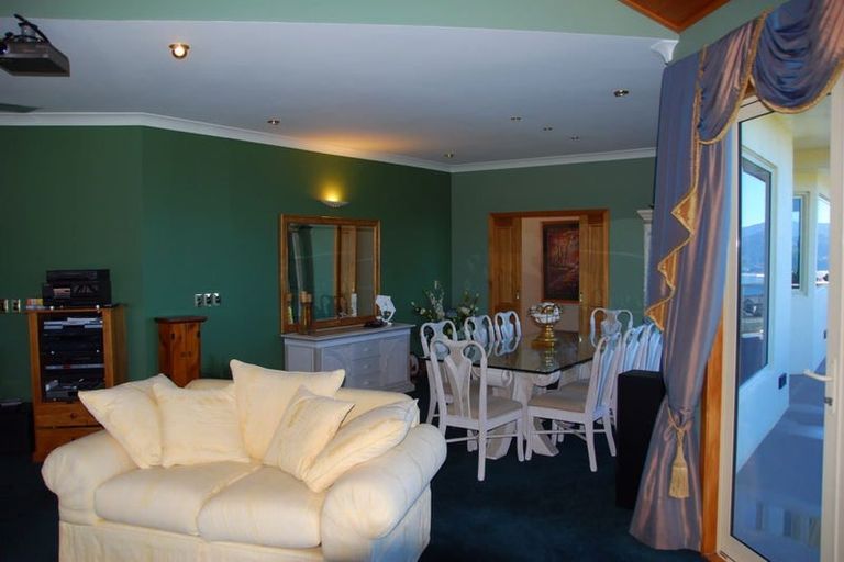 Photo of property in 4 Green Park Lane, Korokoro, Lower Hutt, 5012