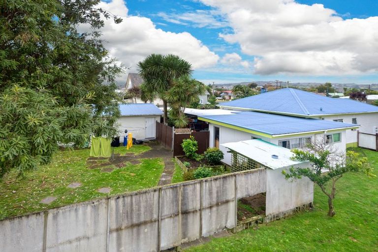 Photo of property in 102 Clevedon Road, Papakura, 2110