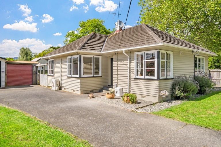Photo of property in 2 Holdsworth Avenue, Trentham, Upper Hutt, 5018