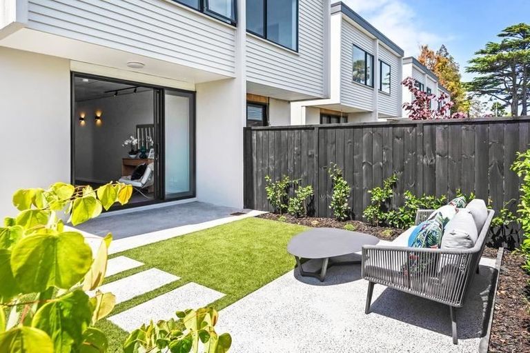 Photo of property in 5/4165 Great North Road, Glen Eden, Auckland, 0602