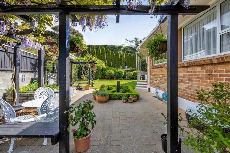 Photo of property in 42 Seaview Road, Marfell, New Plymouth, 4310