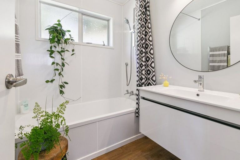 Photo of property in 5 Waitaha Way, Houghton Bay, Wellington, 6023