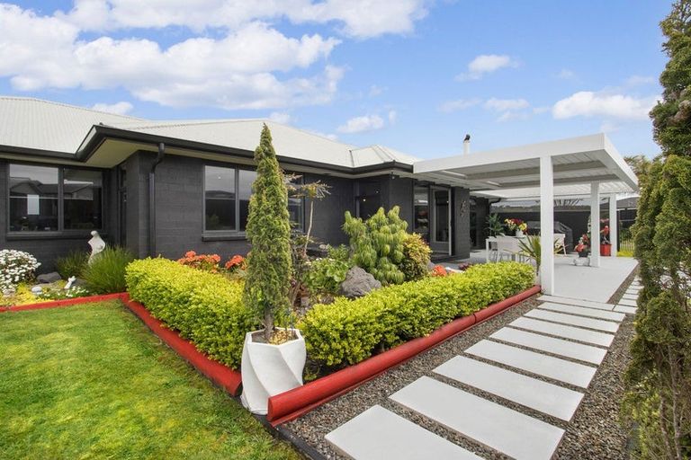 Photo of property in 19 Wairere Rise, Omokoroa, 3114