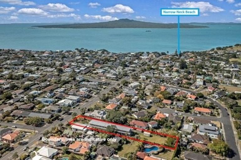 Photo of property in 4/77 Old Lake Road, Narrow Neck, Auckland, 0624