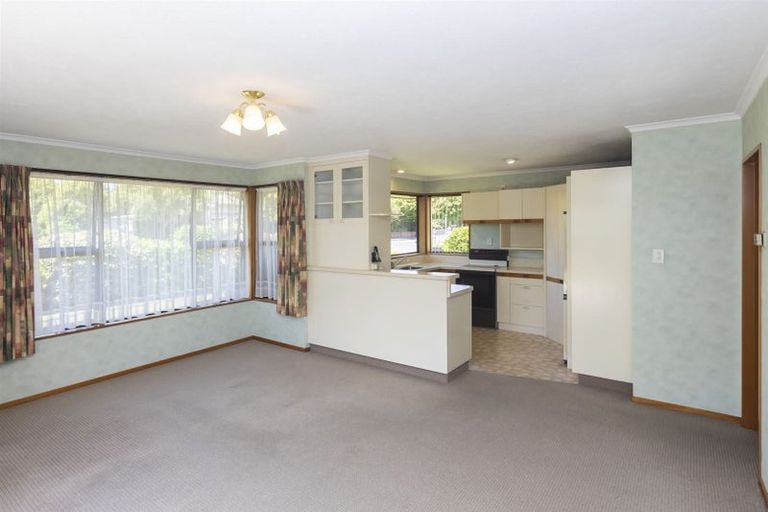 Photo of property in 2/2a Thorrington Road, Cashmere, Christchurch, 8022