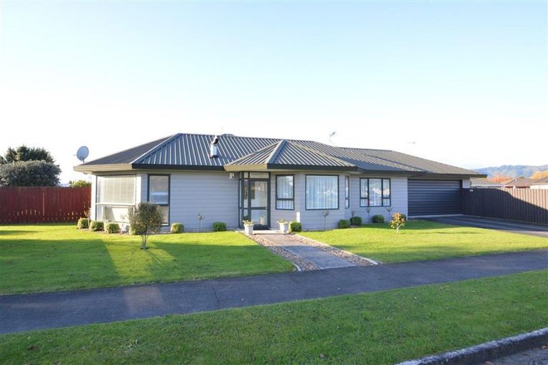 Photo of property in 36 Easton Way, Levin, 5510