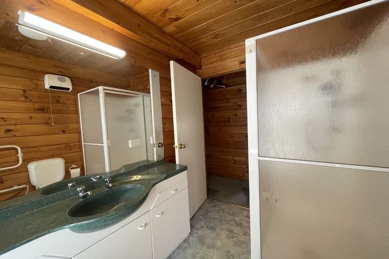 Photo of property in 2/28 Knightsbridge Drive, Forrest Hill, Auckland, 0620