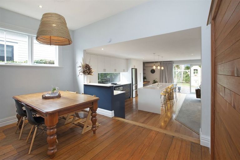 Photo of property in 215 Springfield Road, St Albans, Christchurch, 8014