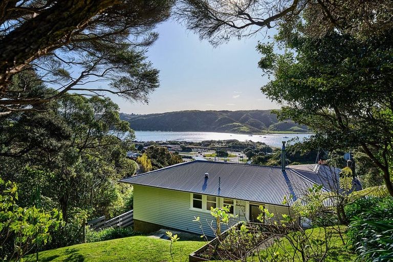 Photo of property in 20 Kiriwai Road, Paremata, Porirua, 5024