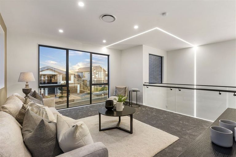 Photo of property in 8 Kumukumu Road, Long Bay, Auckland, 0630