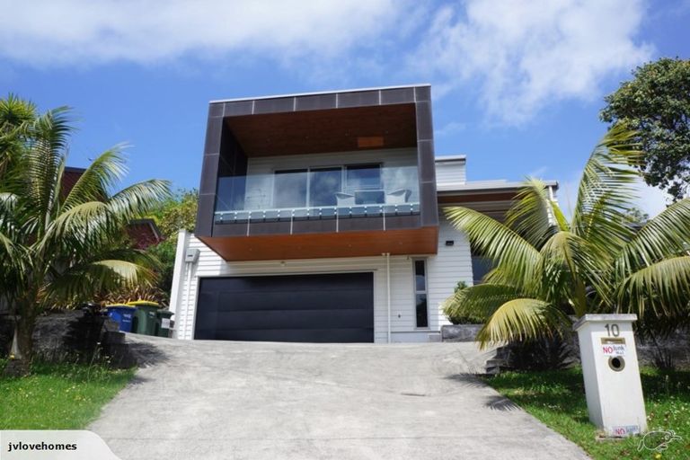 Photo of property in 10 Bayside Drive, Browns Bay, Auckland, 0630