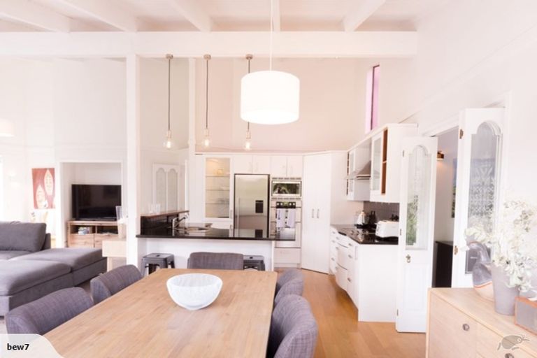 Photo of property in 19 Tiri View Place, Waiake, Auckland, 0630