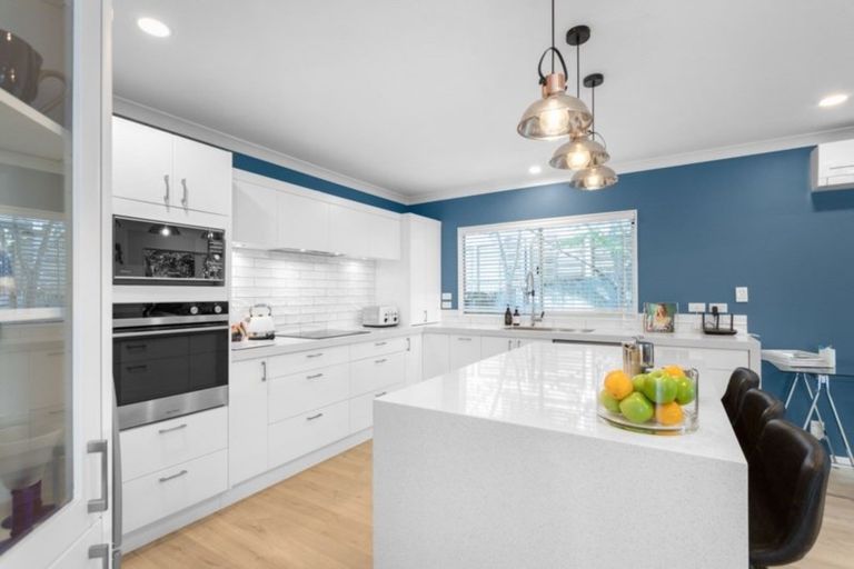 Photo of property in 32 Kate Sheppard Avenue, Torbay, Auckland, 0630