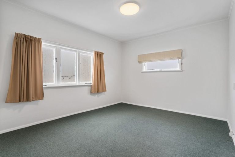 Photo of property in 88 Kelman Road, Kelston, Auckland, 0602