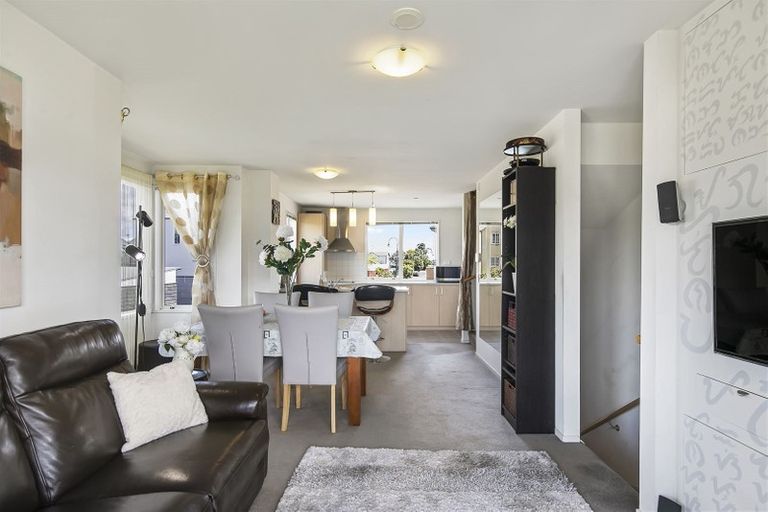 Photo of property in 28 Opito Way, East Tamaki, Auckland, 2013