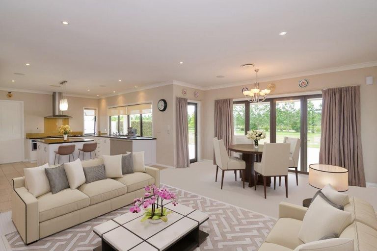 Photo of property in 6 Eagle Place, Martinborough, 5711