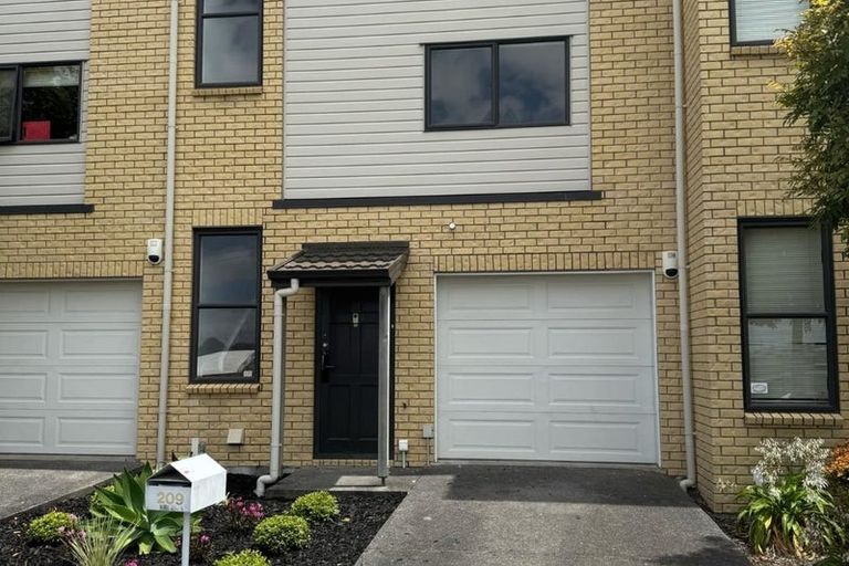 Photo of property in St Claire Village, 209/172 Mcleod Road, Te Atatu South, Auckland, 0610