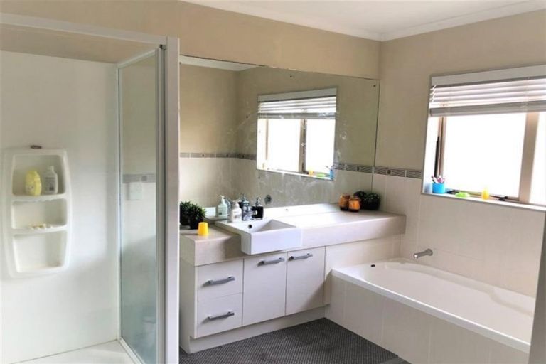 Photo of property in 20 Aberdeen Crescent, Wattle Downs, Auckland, 2103