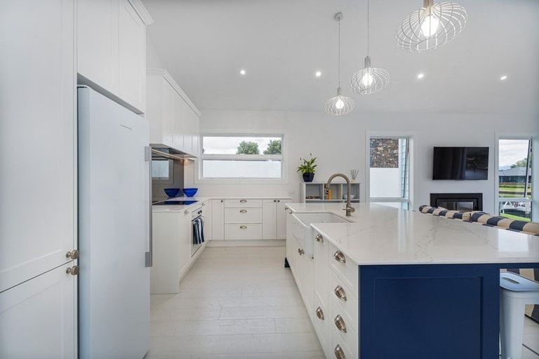 Photo of property in 17 Waitotara Way, Whitianga, 3510