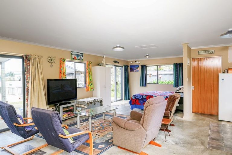 Photo of property in 64 Pinedale Crescent, Riversdale Beach, Masterton, 5872