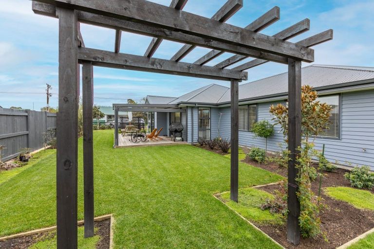 Photo of property in 20 Dee Street, Otane, 4202