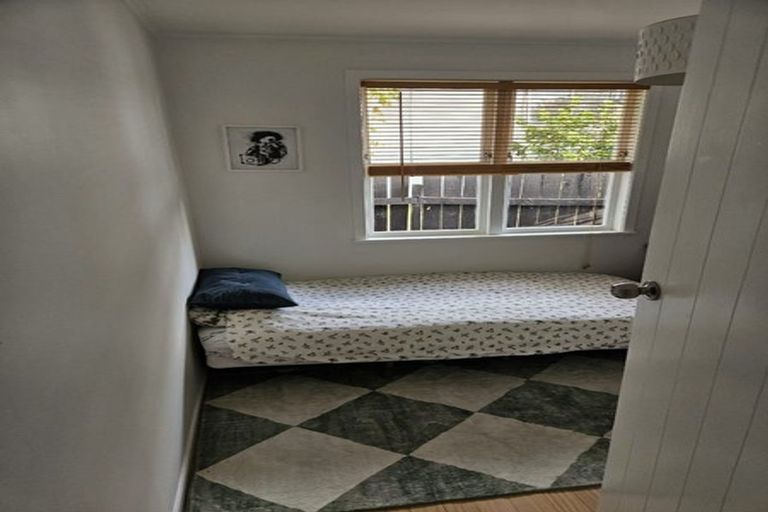 Photo of property in 5 Bayside Avenue, Te Atatu Peninsula, Auckland, 0610