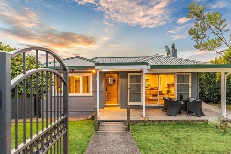 Photo of property in 4 Rame Road, Greenhithe, Auckland, 0632