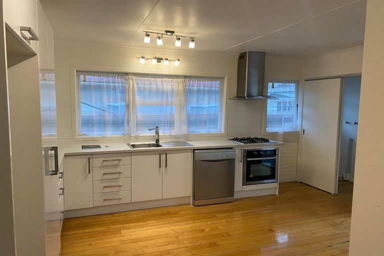 Photo of property in 30 Oregon Drive, Maoribank, Upper Hutt, 5018