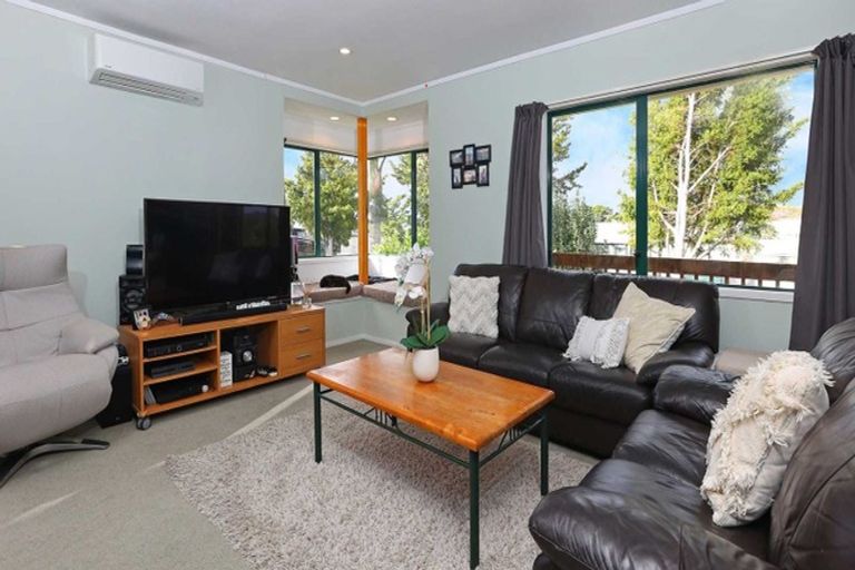 Photo of property in 19a Riserra Drive, Ranui, Auckland, 0612