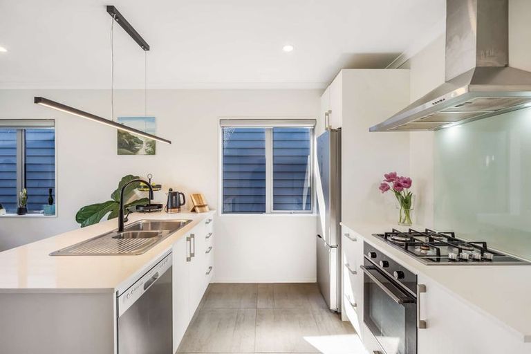 Photo of property in 9 Katipo Road, Takanini, 2112