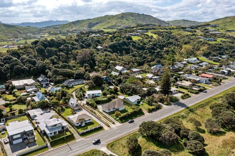 Photo of property in 43 Moana Road, Okitu, Gisborne, 4010