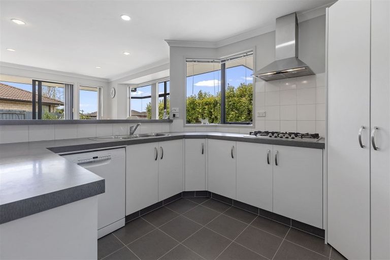 Photo of property in 30 Seabreeze Place, Papamoa Beach, Papamoa, 3118